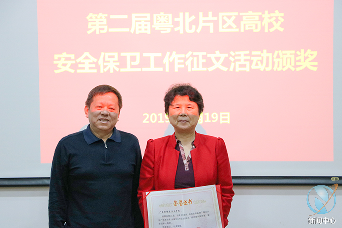 79080223af061b02450f5979d8618211.jpg 团体一等奖合照.jpg