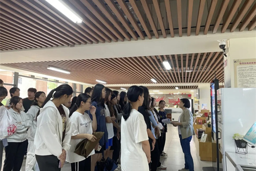 悦读越美！2024级新生“图书馆之旅”正式开启