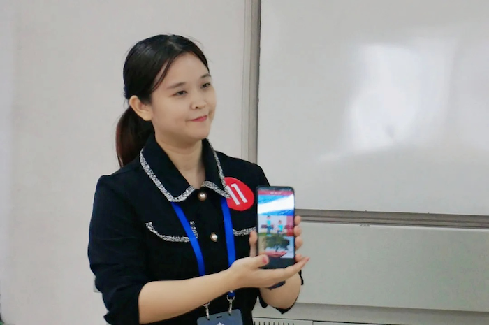 “图3  施思老师展示教学绝活”的副本.png