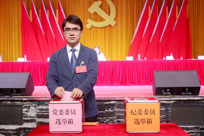 投票现场 (2).jpg