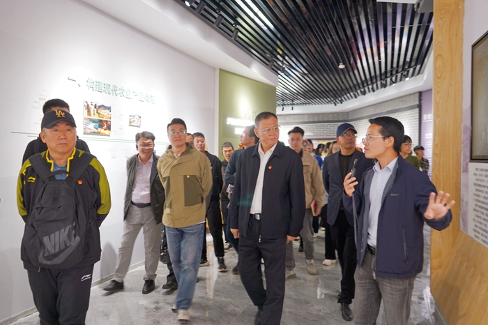 3ad1107e39ce2a5a57d28fcb83ef79a1.jpg 700 (3).jpg