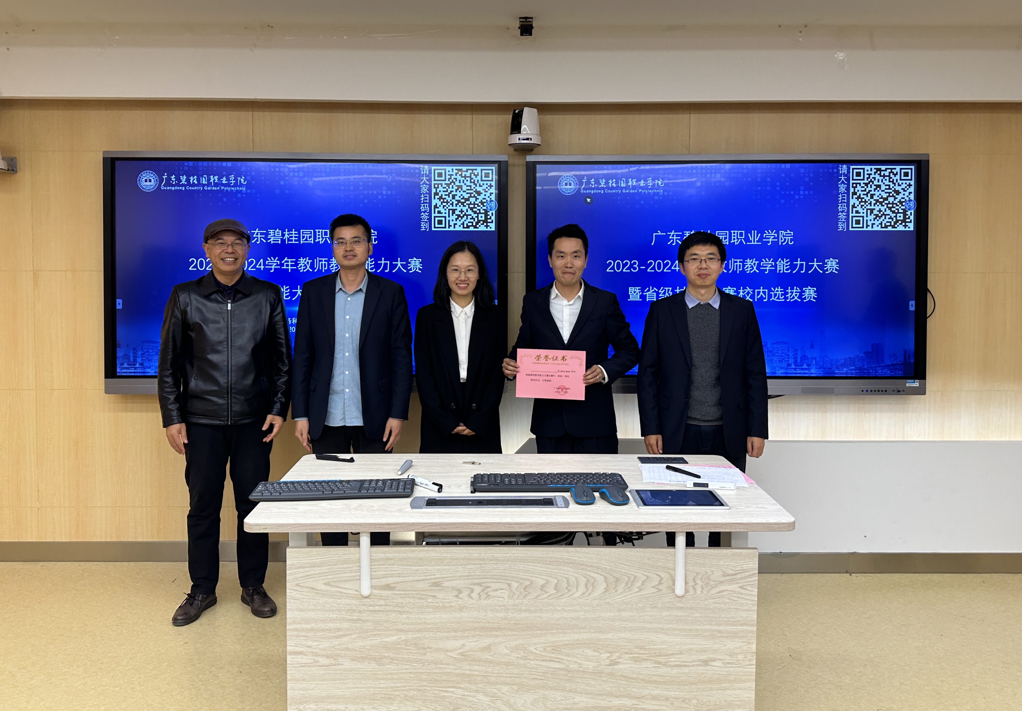 990b394d26b641fba30c420a753ca87d.jpg 990b394d26b641fba30c420a753ca87d.jpg