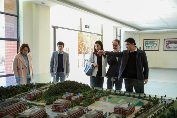 4dea7dda85aabd396ff027eb0170021d.png 700 (2).png