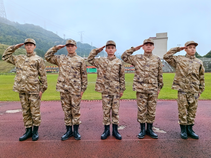 4eb4344f21fd7440dd506ea5182fd356.jpg 在校应征入伍学生合影.jpg