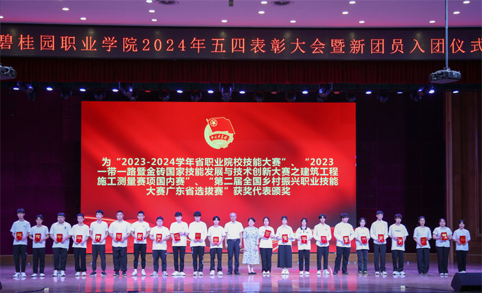 d40ed17fa1b29d97325471926f70d43f.jpg 7C8A8847.jpg