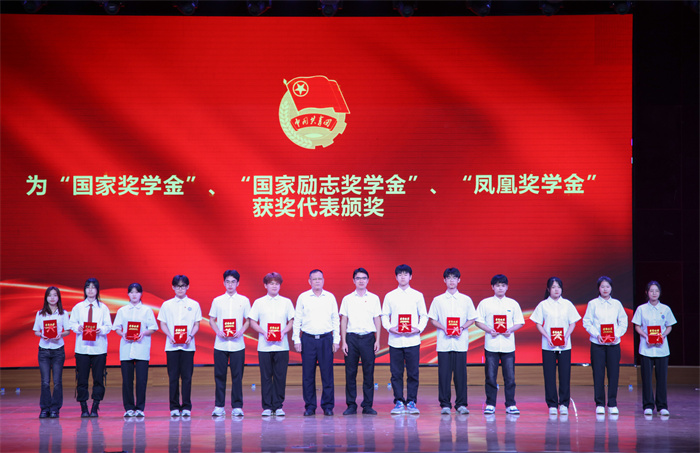 d4318a546728f5ef3376a5fdb3bf0f2d.jpg 7C8A8865.jpg