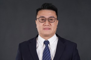 校长助理：王斌，博士  副教授  高级工程师