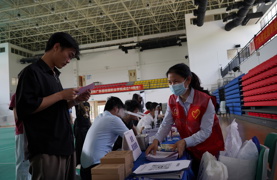 关爱师生·明亮未来——学校工会组织开展眼部健康公益检查活动