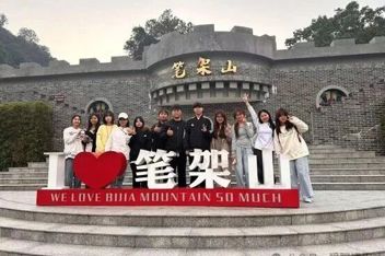 课堂搬进山水间！碧职学子笔架山直播实训解锁新媒体电商“实战密码”